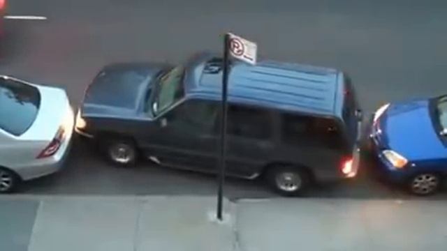 Лучший выезд с параллельной парковки!.mp4 смотреть онлайн
