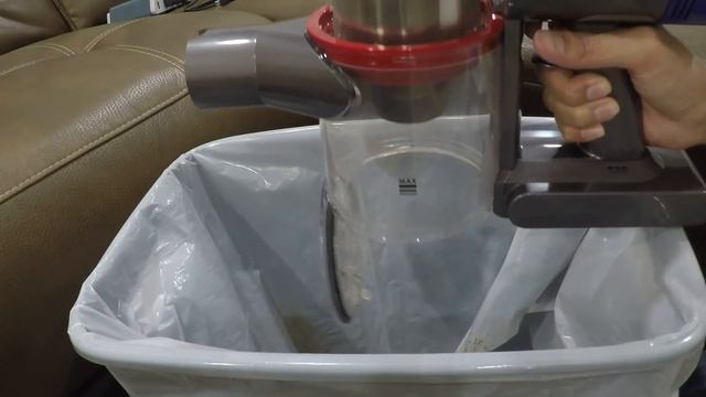 Dyson V8 Absolute Cordless Vacuum | Emptying the Bin смотреть онлайн