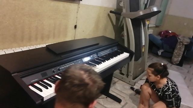 КУПИЛИ ЦИФРОВОЕ ПИАНИНО КСЮША УЧИТСЯ ИГРАТЬ смотреть онлайн