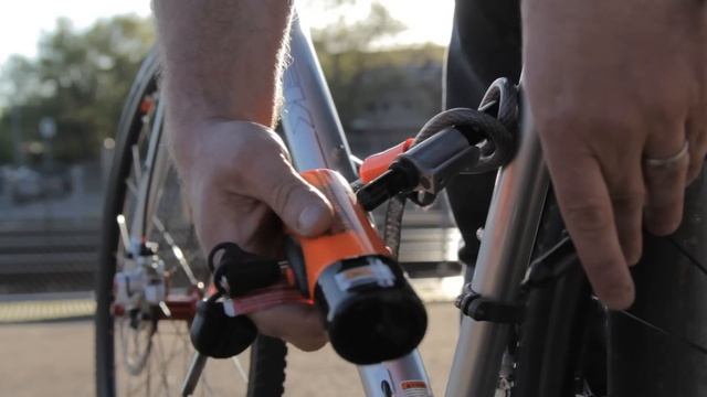 Proper Bike Lock-Up Video with a U-Lock смотреть онлайн