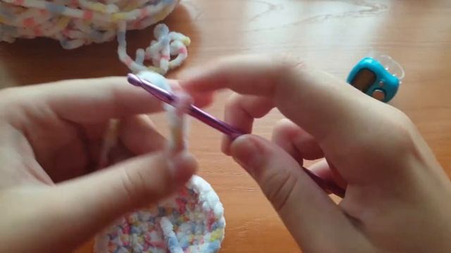 мк для начинающих как связать закладку змейку крючком из плюшевой пряжи смотреть онлайн
