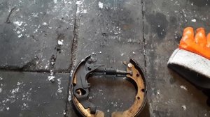 как регулировать задние тормозные колодки Toyota