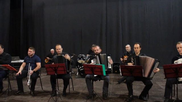 H.Kuzniak. Мелодия из к\ф Ва банк (ансамбль "Вдохновение") смотреть онлайн