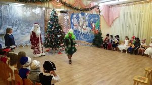 Вход и частушки Кикиморы на новогоднем утреннике | Подготовительная группа детского сада