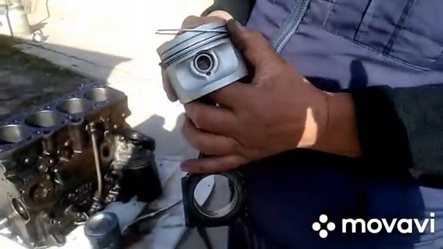 Как установить и развернуть поршневые кольца на поршне. Установка поршня в блок цилиндров. смотреть онлайн