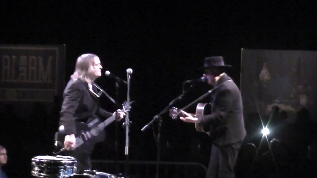 MIKE PETERS DAVE SHARP "ONE STEP CLOSER TO HOME" смотреть онлайн