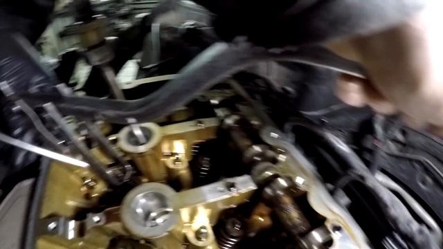 Замена маслосъемных колпачков и цепи на Mini Cooper N12b16 смотреть онлайн