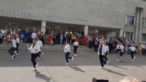 Танец родителей Последний звонок 7 школа Черноморск