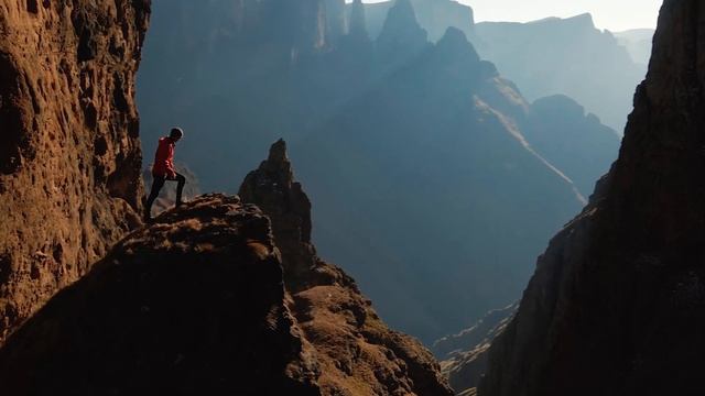 Drakensberg (MNWENI) South Africa - CINEMATIC TRAVEL VIDEO - DJI Mavic Air 2 смотреть онлайн