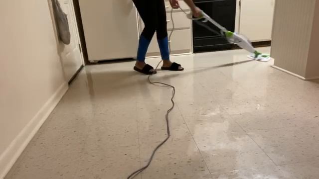BISSELL POWER FORCE STEAM MOP| IS A STEAM MOP WORTH IT?| SHOWER CLEANER| (REVIEW 2020) смотреть онлайн