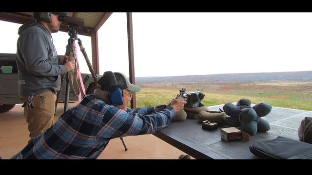 1,000 YDS with a.....REVOLVER!! ***AGAIN!!*** смотреть онлайн
