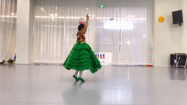 Цао София (танец Ёлочки) смотреть онлайн