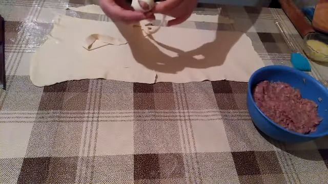 Мясные шарики в слоеном тесте.Клубочки в слоеном тесте | смотреть онлайн