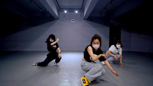 Eva Simons - Policeman | YEOJIN choreography смотреть онлайн