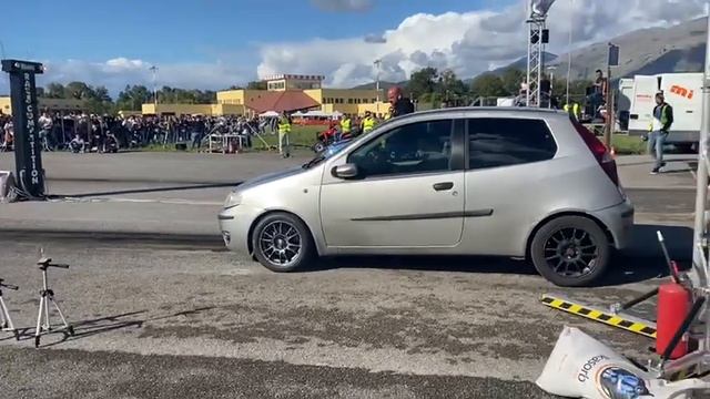 "SKY MOTOR SHOW 2020" Fiat Punto 1.3 Mjet vs Citroen C2 Vts Turbo #fiatpunto #citroenvts #dragtimes смотреть онлайн