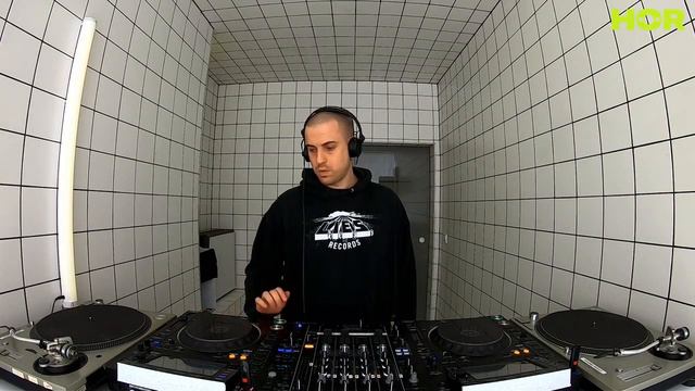 TV.OUT Presents - 4 Club Use Only / May 1 / 5pm-6pm смотреть онлайн