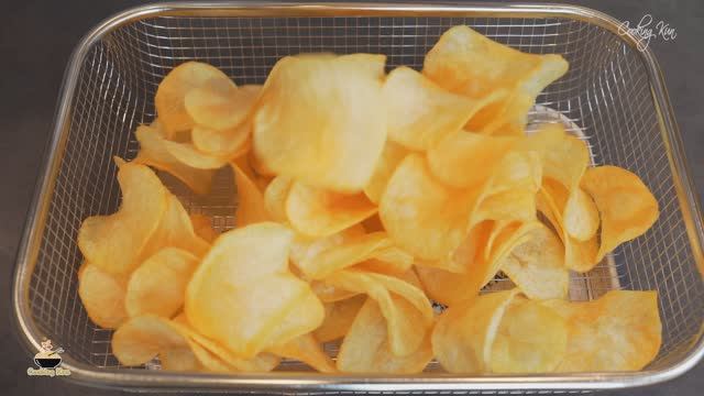 Картофельные чипсы ! Как приготовить хрустящий картофель фри! Хрустящие Вкусные! смотреть онлайн