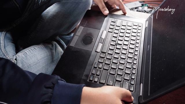 HOW TO REPLACE LAPTOP BATTERY | DELL LATITUDE E5470 BATTERY REPLACEMENT ROSHAN TECH смотреть онлайн