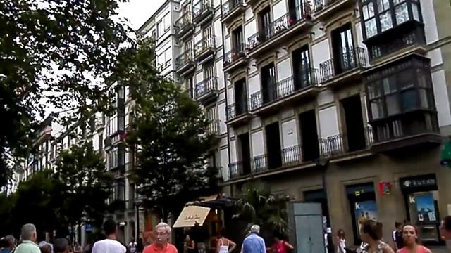 Сан Себастьян центральная площадь смотреть онлайн