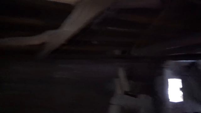 СТРАННЫЙ ДОМ НА КРАЮ СЕЛА! ЗАЛЕЗЛИ ВНУТРЬ! смотреть онлайн