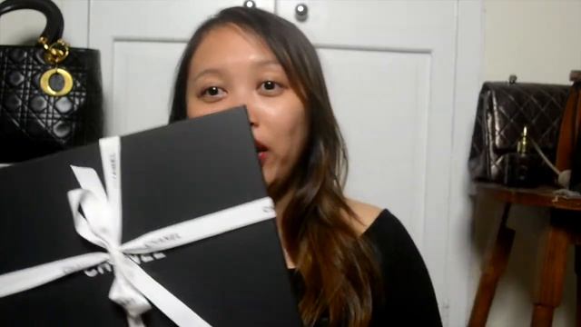 UNBOXING CHANEL CLASSIC PEARL NECKLACE смотреть онлайн