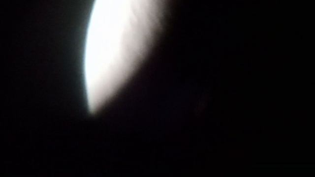 Moon craters through Skywatcher Heritage Dobson reflector telescope. смотреть онлайн