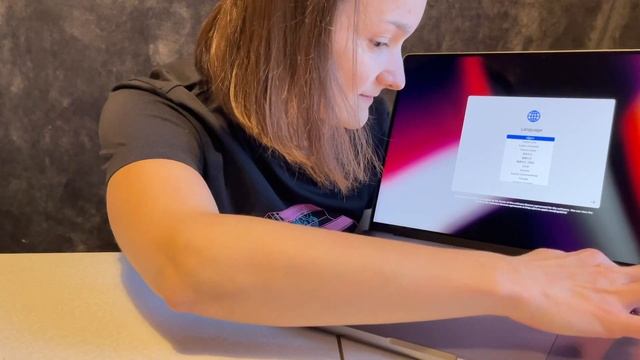 MacBook Pro 16" M1 Max vs 17" распаковка и обзор /My NEW M1 Max MacBook Pro Unboxing&Review #vlogma смотреть онлайн