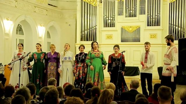 Ансамбль народной песни “Татьянин день“. Узенький проулочек смотреть онлайн