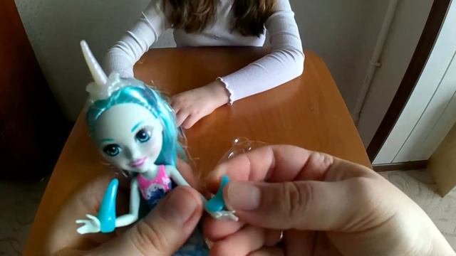 Enchantimals Сибилла Снежная Леопарди и Enchantimals Надди Нарвалли смотреть онлайн