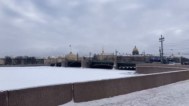 Стрелка Васильевского острова в марте