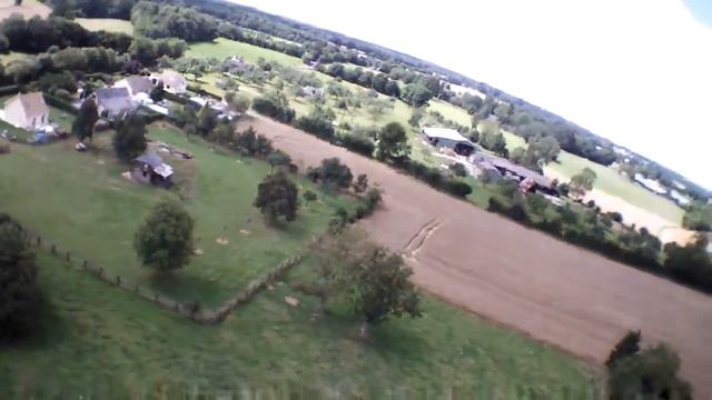 Vidéo AR.Drone 2.0 60 m de hauteur belle vue смотреть онлайн