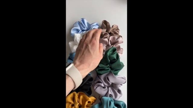 Мягкая, атласная, шелковая резинка для волос Kristen Eltz, размер L смотреть онлайн