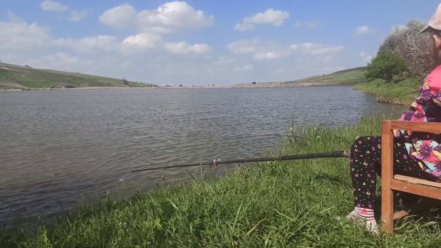Выезд на природу всей семьей. Отдых в дали от города. Рыбалка. Fishing in Russia смотреть онлайн