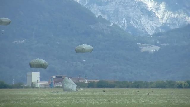 Paratroopers Airborne Operation - CH-47 Chinook Helicopter смотреть онлайн