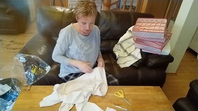 Распаковка Aliexpress. Зимняя одежда, настенные часы и разное. смотреть онлайн