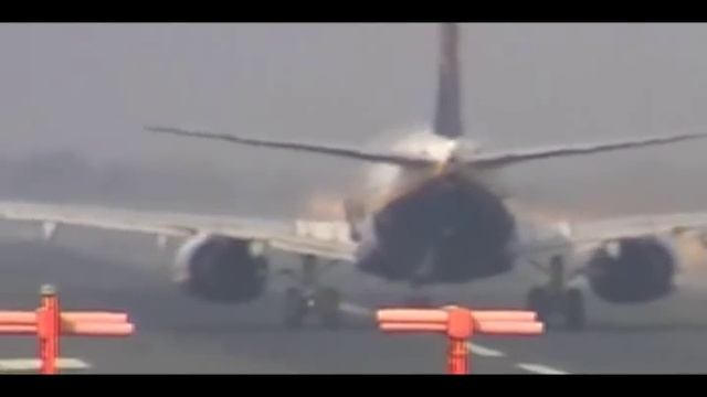 Spotting Girona Airport (LEGE): lots of Ryanair! смотреть онлайн