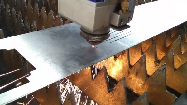 Лазерная резка оцинкованной стали 1мм, режим резки FlyCut.mp4