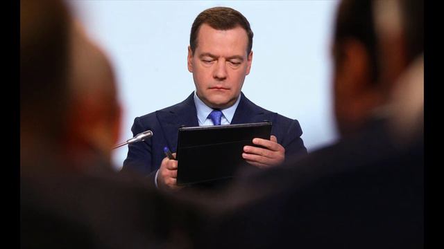 СТАЛА ИЗВЕСТНА ЗАРПЛАТА МЕДВЕДЕВА НА НОВОМ ПОСТУ смотреть онлайн
