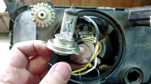 Распиновка лампы H4. Как правильно подключить что бы фары светили ярче. Простой совет