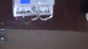 Как установить электросчётчик под напряжением.