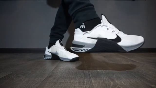 Nike Metcon 7 White Particle Grey Pure Platinum CZ8281-100 on feet смотреть онлайн