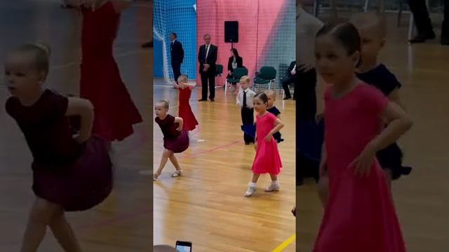 Первое соревнование у Дарины ! #бальныетанцы#соревнованияпотанцам#детитанцуют#детитакиедети смотреть онлайн