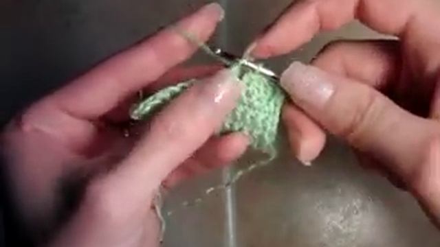 11. Вязание крючком для начинающих. Столбики с накидом с общей вершиной смотреть онлайн