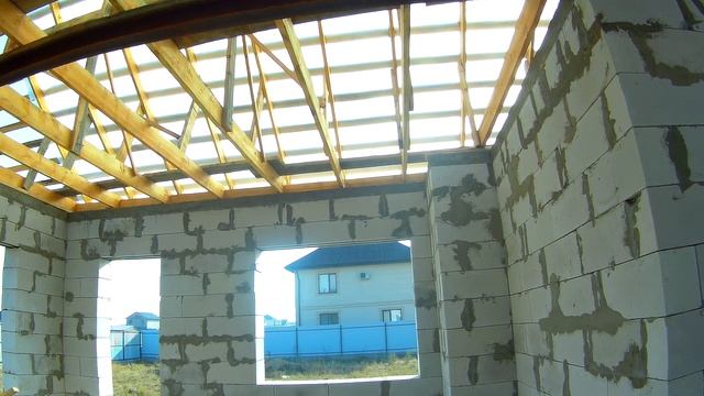 ДОМ 10*10 М. АВТОКЛАВНЫЙ ГАЗОБЛОК. 2Х СКАТНАЯ КРЫША. ПОДГОТОВКА К МОНТАЖУ МЕТАЛЛОЧЕРЕПИЦЫ. 09.10.21 смотреть онлайн