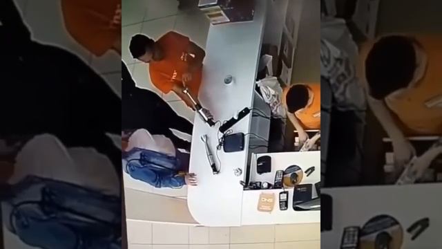 Отрубленный палец консультанта, или как делать не надо (04.10.2019) смотреть онлайн