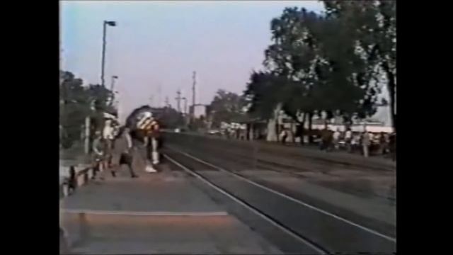 Woman Walks into Speeding Train смотреть онлайн