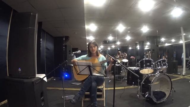 Юлия Солонина, Хороводит снег с дождём смотреть онлайн