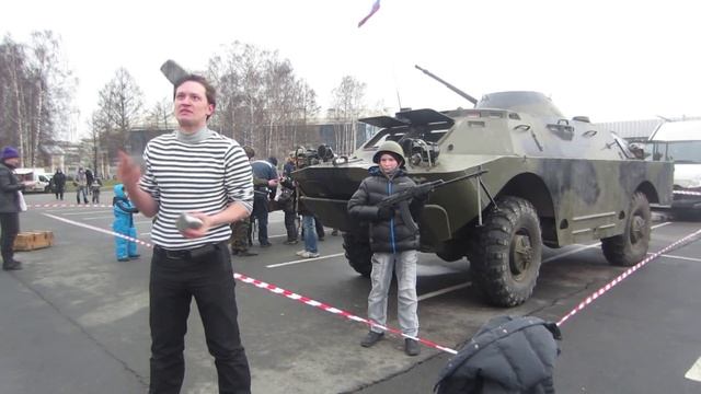 Красиво читает стихи и жонглирует булыжниками на 23 февраля 2014 смотреть онлайн