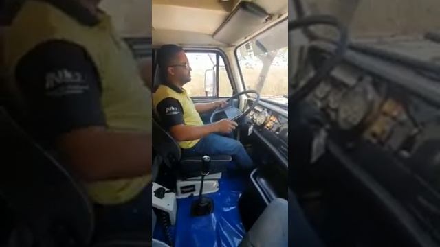 Dirigindo volvo XHT Pilotando смотреть онлайн