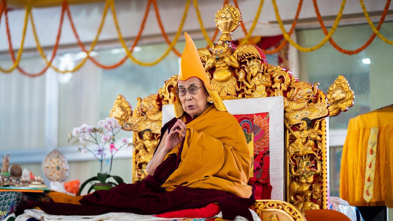 Далай-лама. Подношение молебна о долгой жизни смотреть онлайн